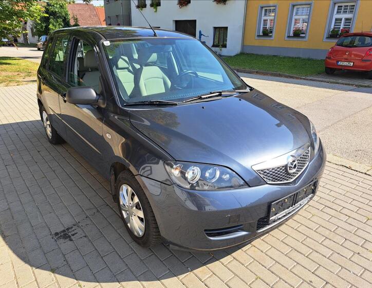 Mazda 2 12