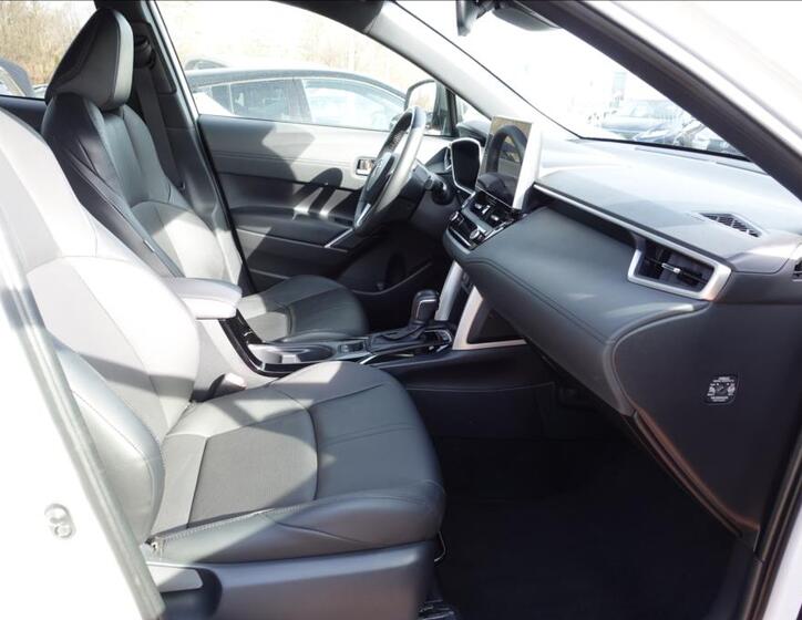 Toyota Corolla Cross 12