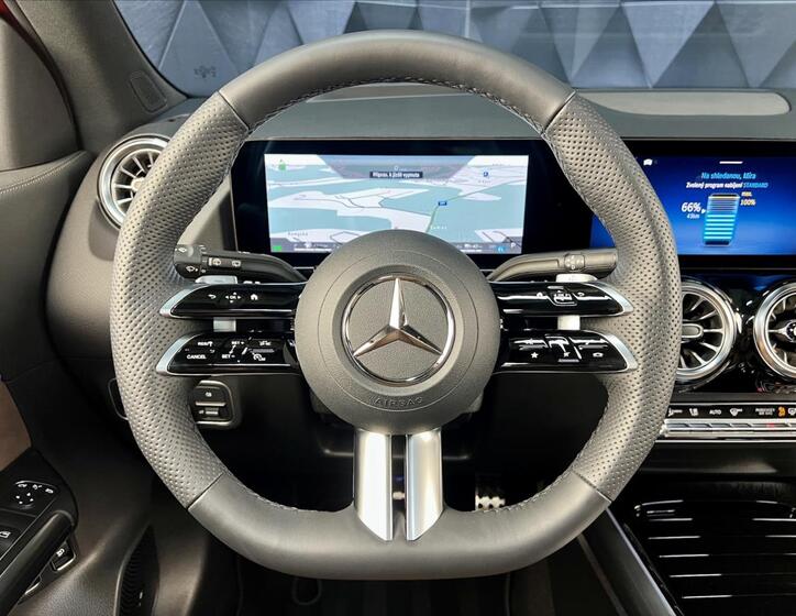 Mercedes-Benz GLA 13