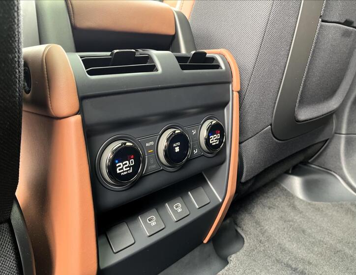 Land Rover Defender 41