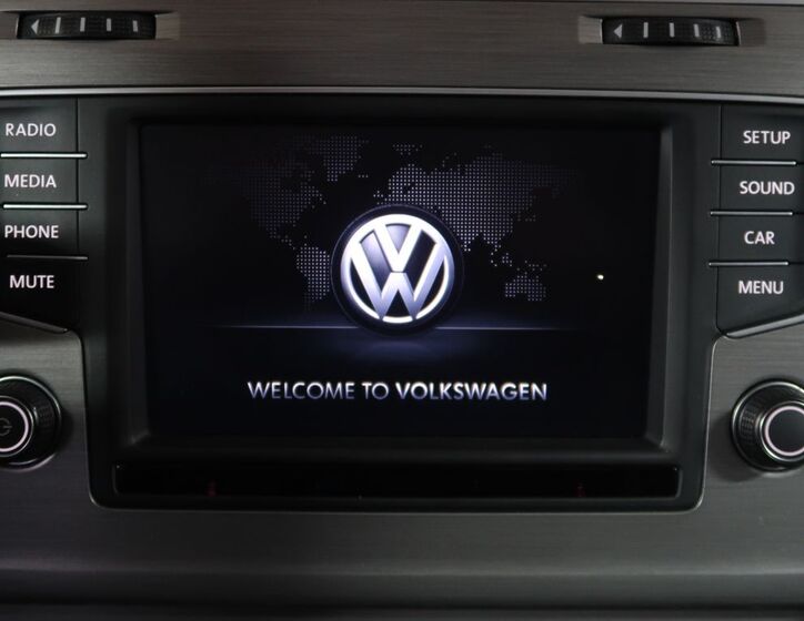 Volkswagen Golf 16