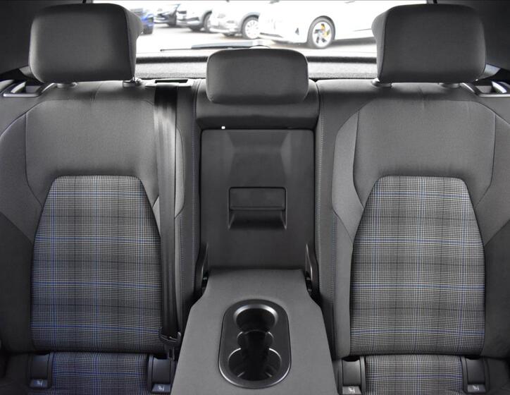 Volkswagen Golf 24
