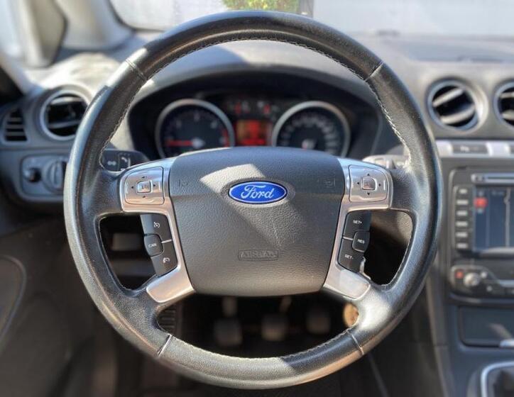 Ford Galaxy 15