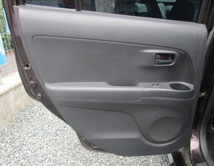 Daihatsu Materia 27