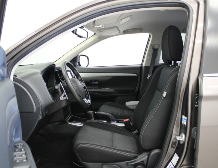 Mitsubishi Outlander 6