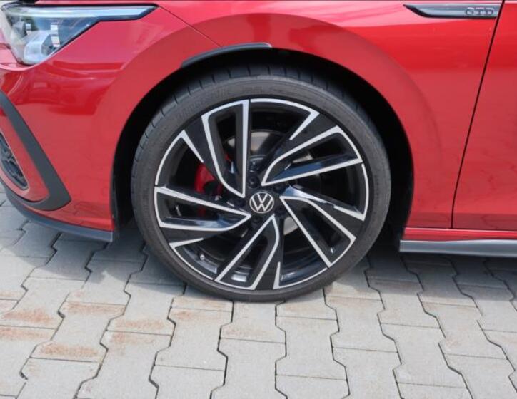 Volkswagen Golf 30