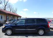 Chrysler Town & Country 5
