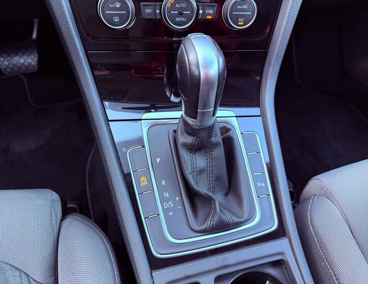 Volkswagen Golf 24