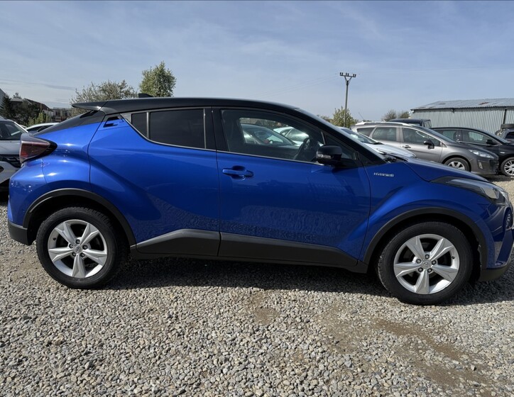 Toyota C-HR 4