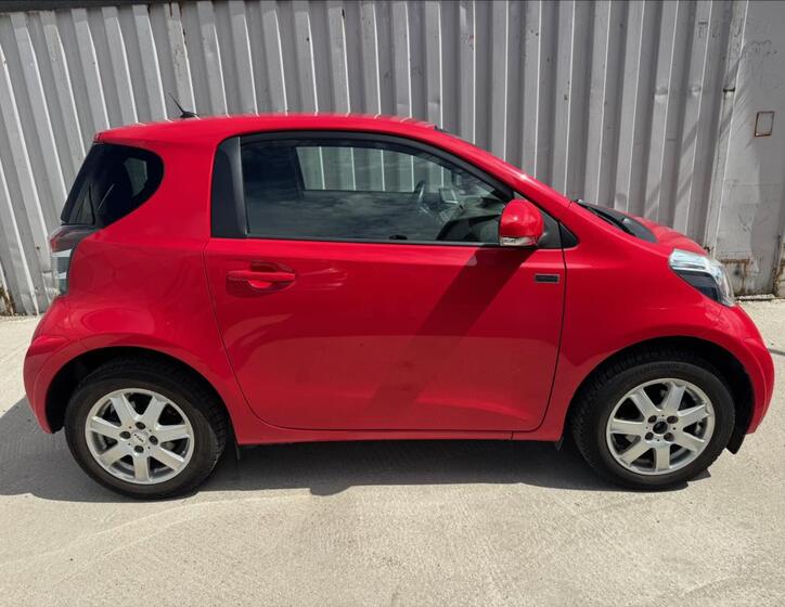 Toyota iQ 7