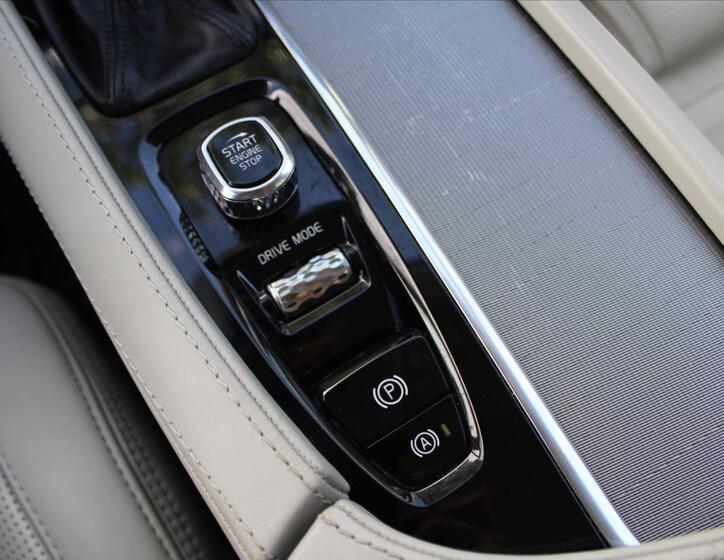 Volvo XC90 23