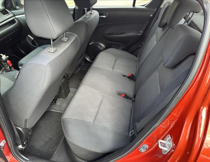 Suzuki Swift 13