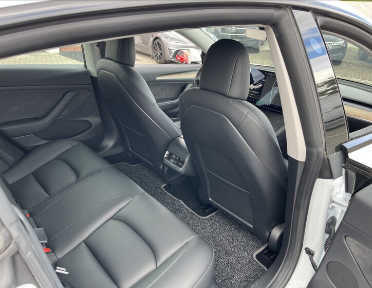 Tesla Model 3 25
