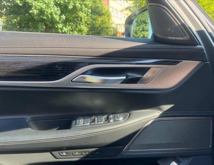 BMW Řada 7 9