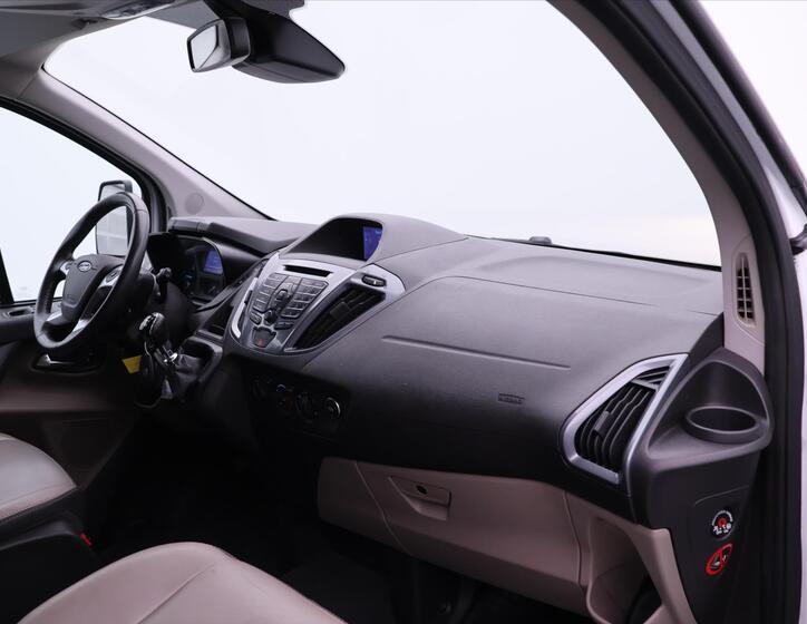 Ford Tourneo Custom 29