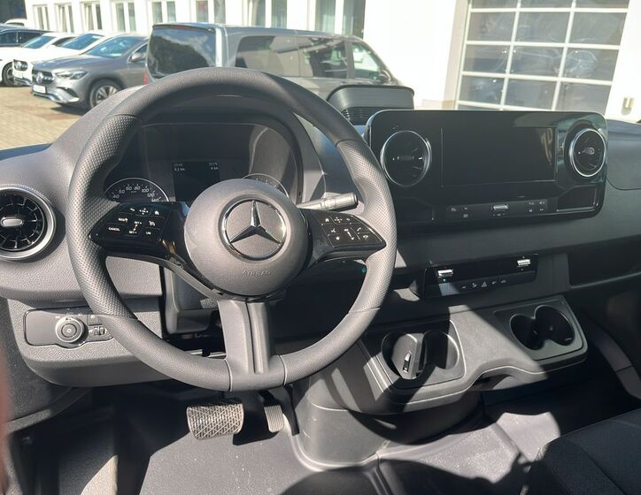 Mercedes-Benz Sprinter 9