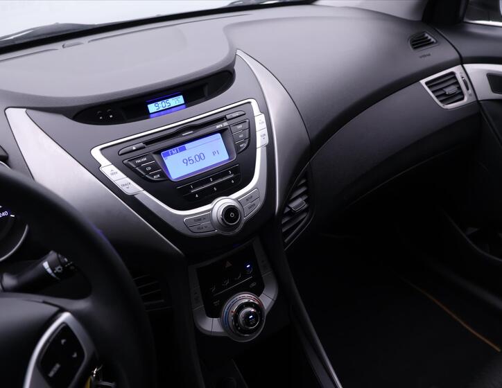 Hyundai Elantra 18