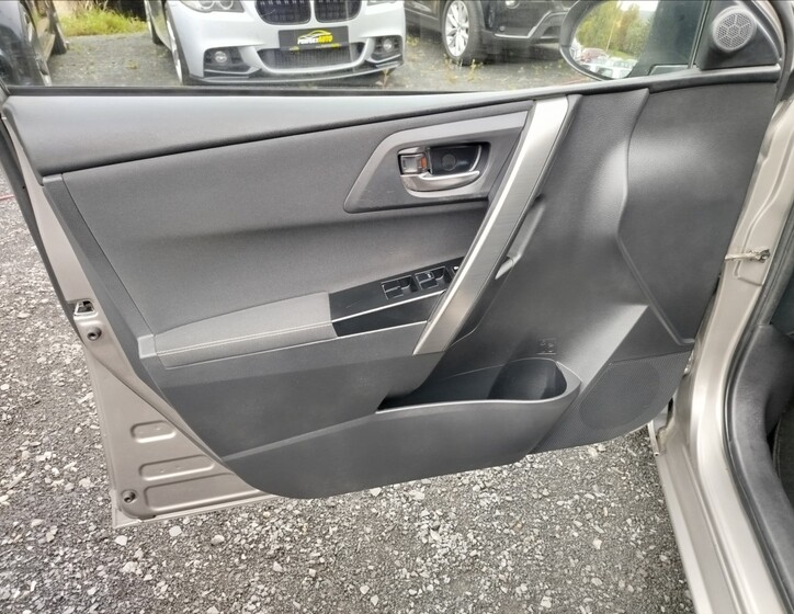 Toyota Auris 12