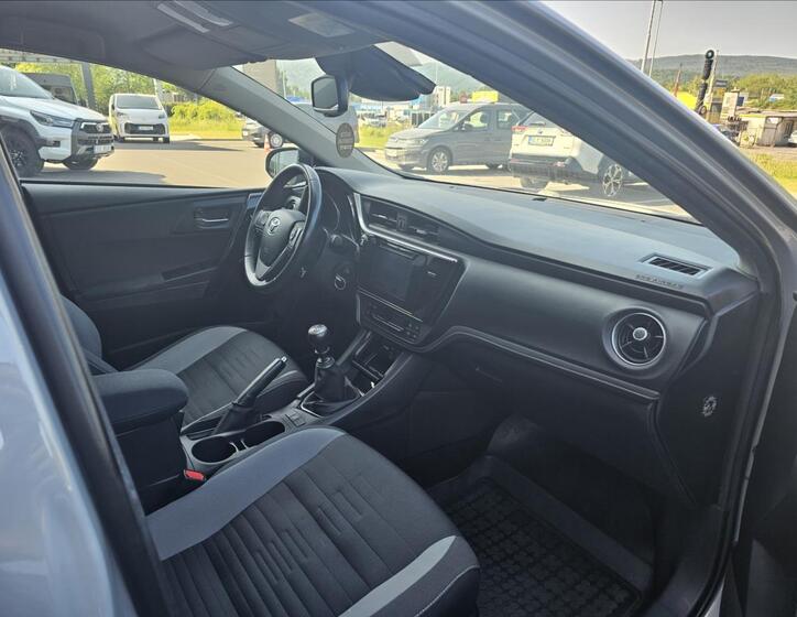 Toyota Auris 9