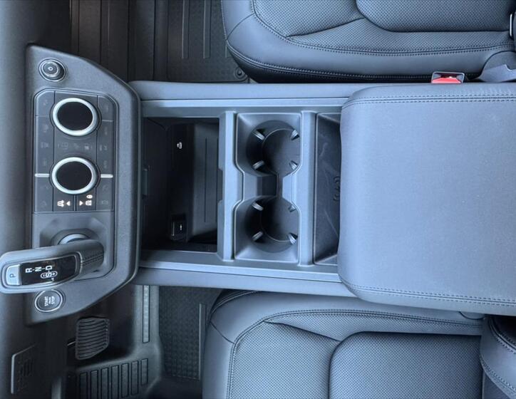 Land Rover Defender 18