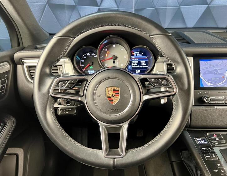 Porsche Macan 13