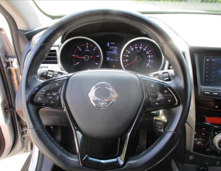 SsangYong Tivoli 14