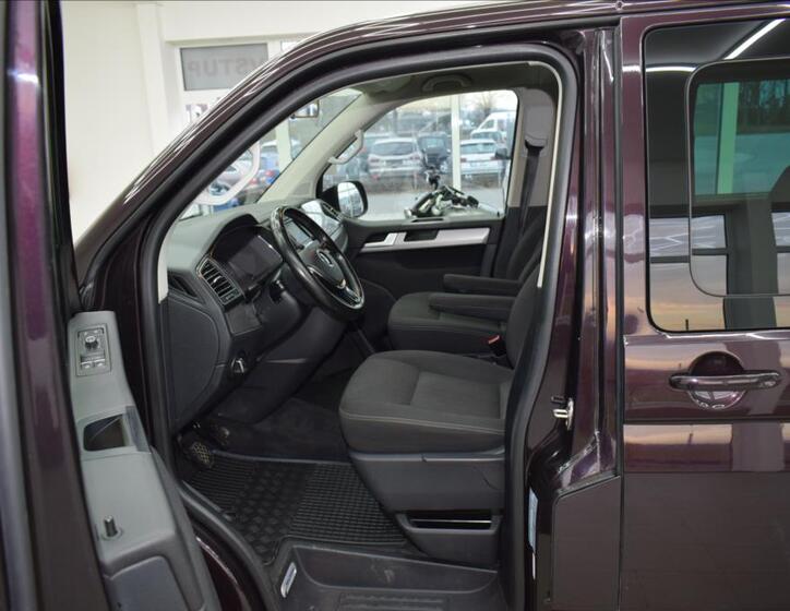 Volkswagen Multivan 10