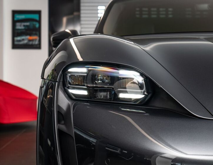 Porsche Taycan 24
