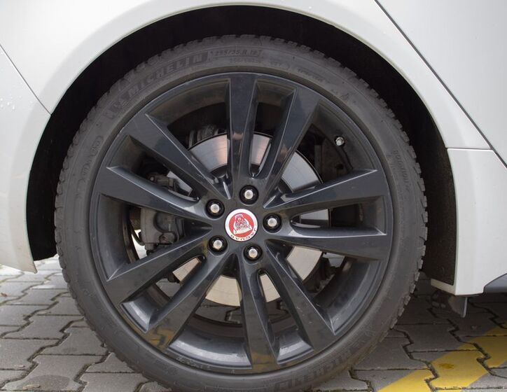 Jaguar XE 21