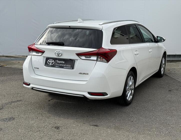 Toyota Auris 6