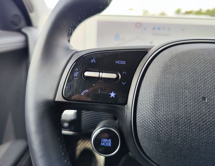 Hyundai IONIQ 28