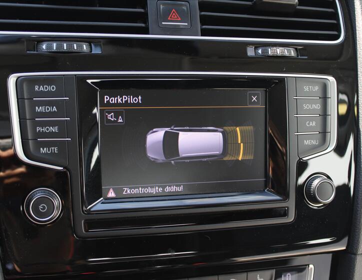 Volkswagen Golf 16
