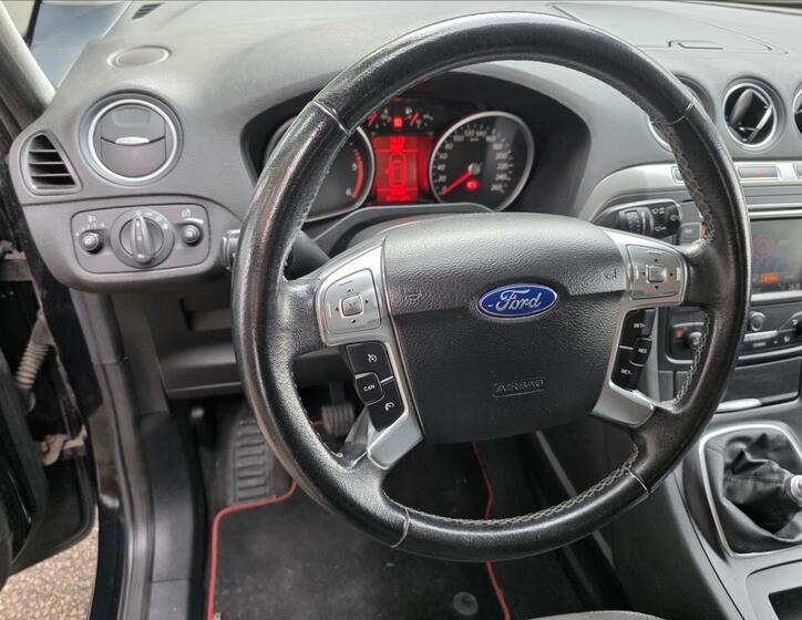 Ford Galaxy 12