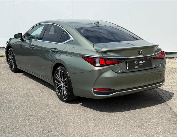 Lexus ES 300h 4
