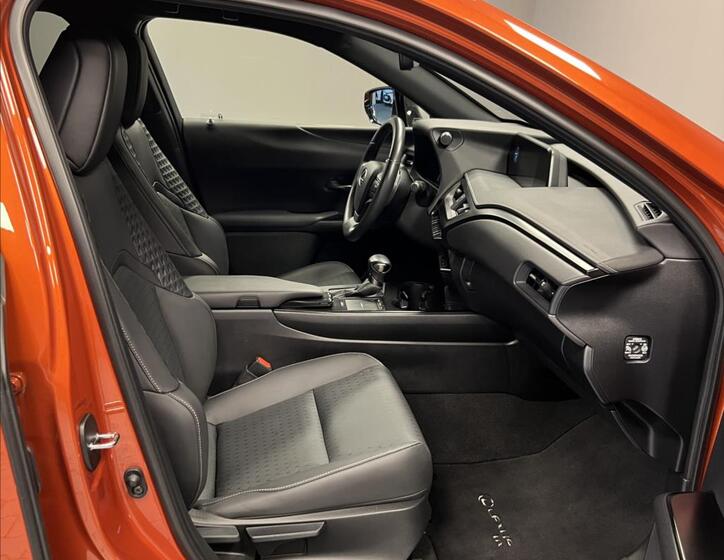 Lexus UX 250h 7