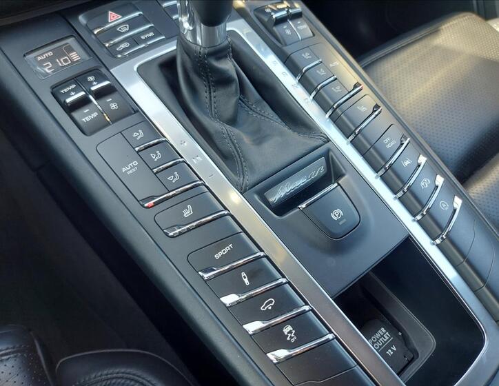 Porsche Macan 37