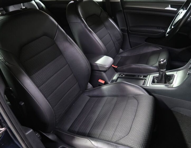 Volkswagen Golf 13
