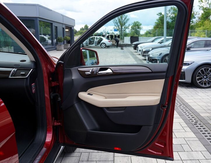 Mercedes-Benz GLS 28