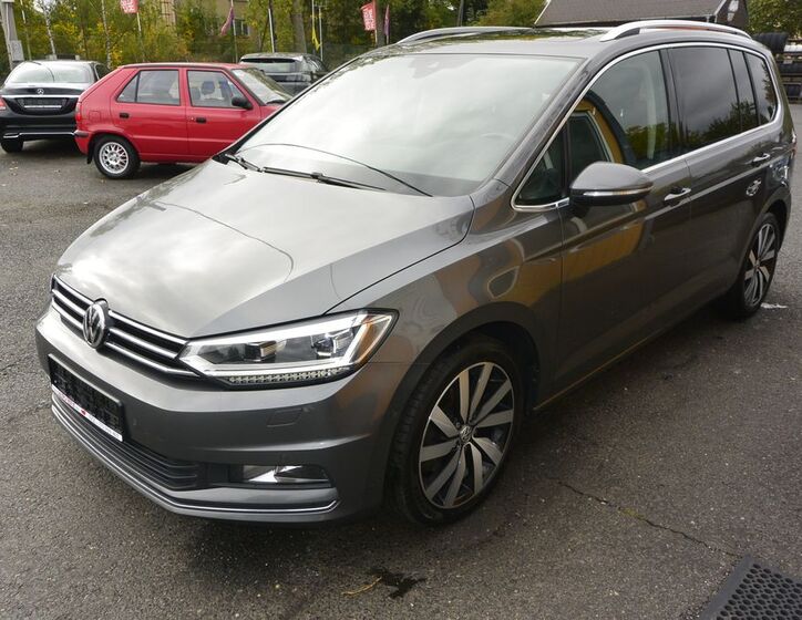 Volkswagen Touran 1