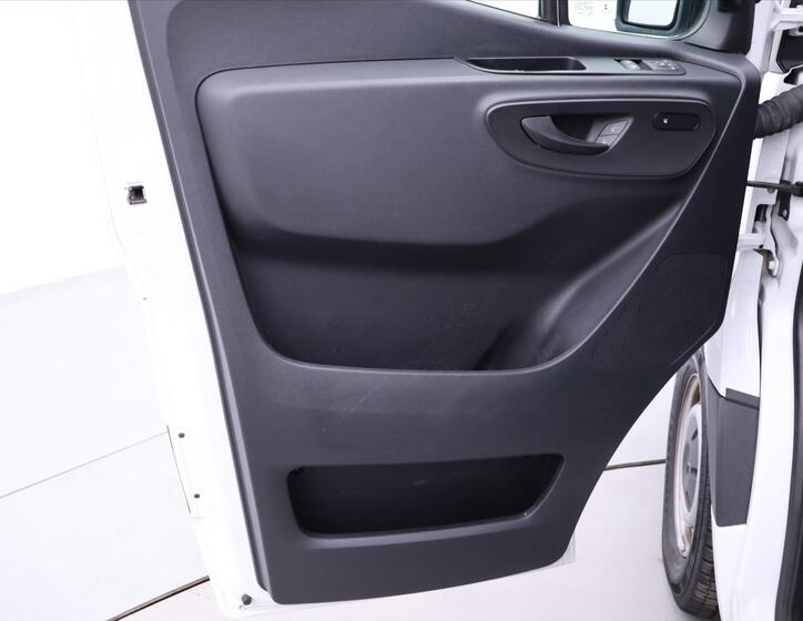 Mercedes-Benz Sprinter 11