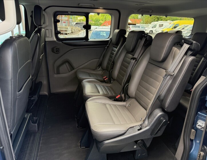 Ford Tourneo Custom 22