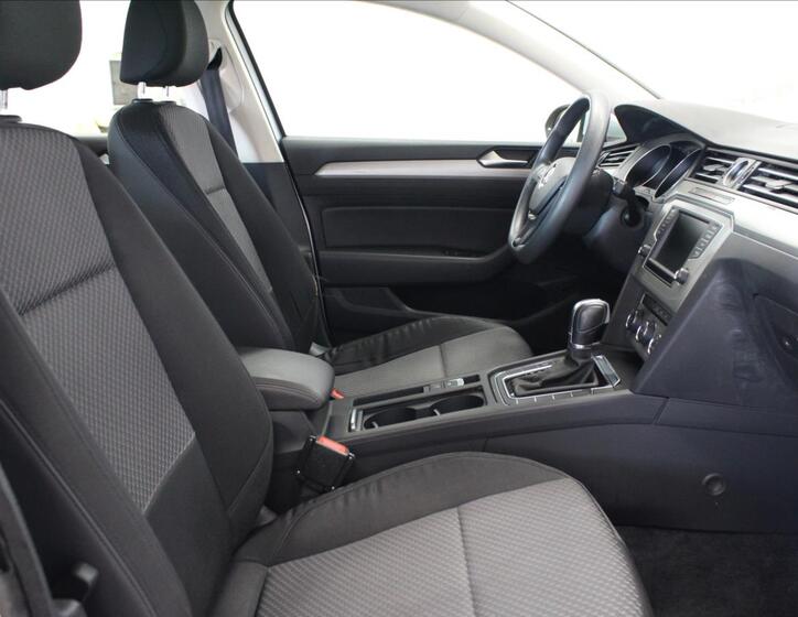 Volkswagen Passat 12