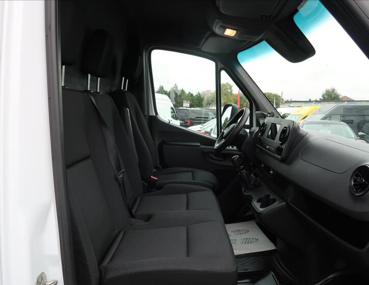 Mercedes-Benz Sprinter 13