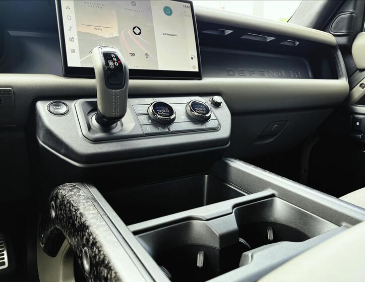 Land Rover Defender 20