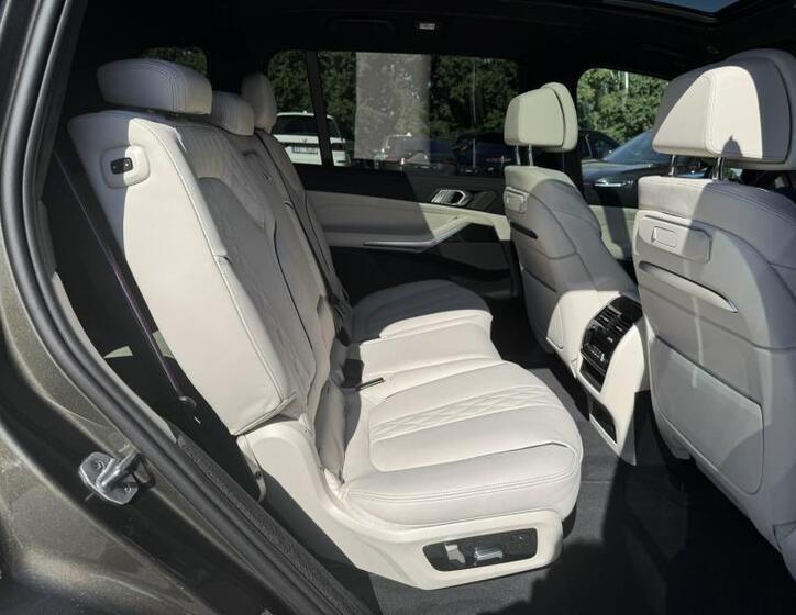 BMW X7 37