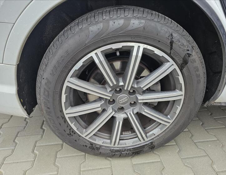 Audi Q7 30