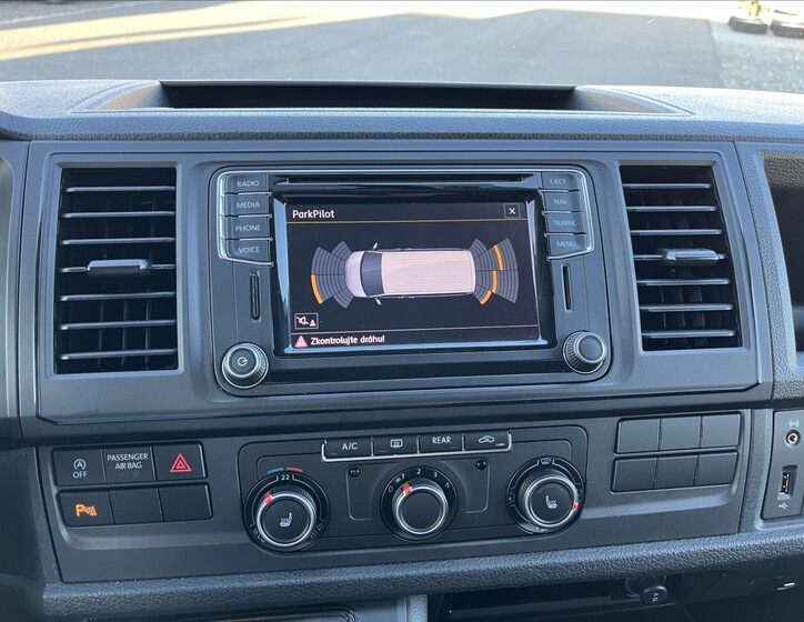 Volkswagen Caravelle 25