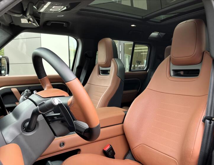 Land Rover Defender 17