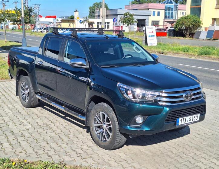 Toyota Hilux 2