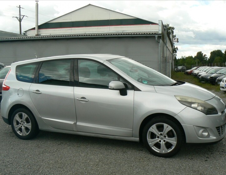 Renault Grand Scénic 8